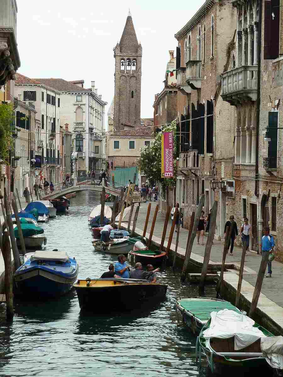 sestiere dorsoduro ponte dei pugni (Abxbay, CC BY-SA 3.0, via Wikimedia Commons)