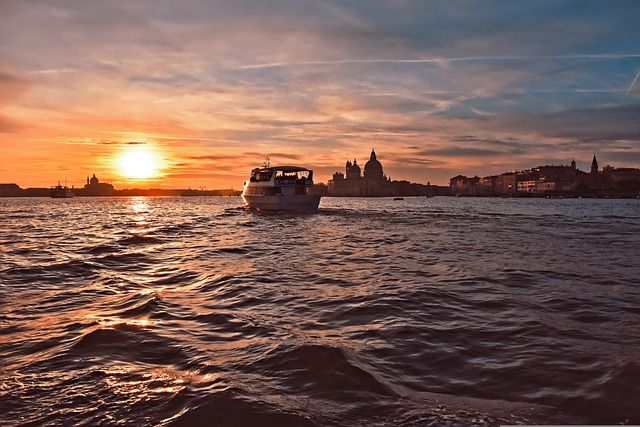 tour enogastronomico notte del 31 ottobre a venezia (Peggychoucair da Pixabay )