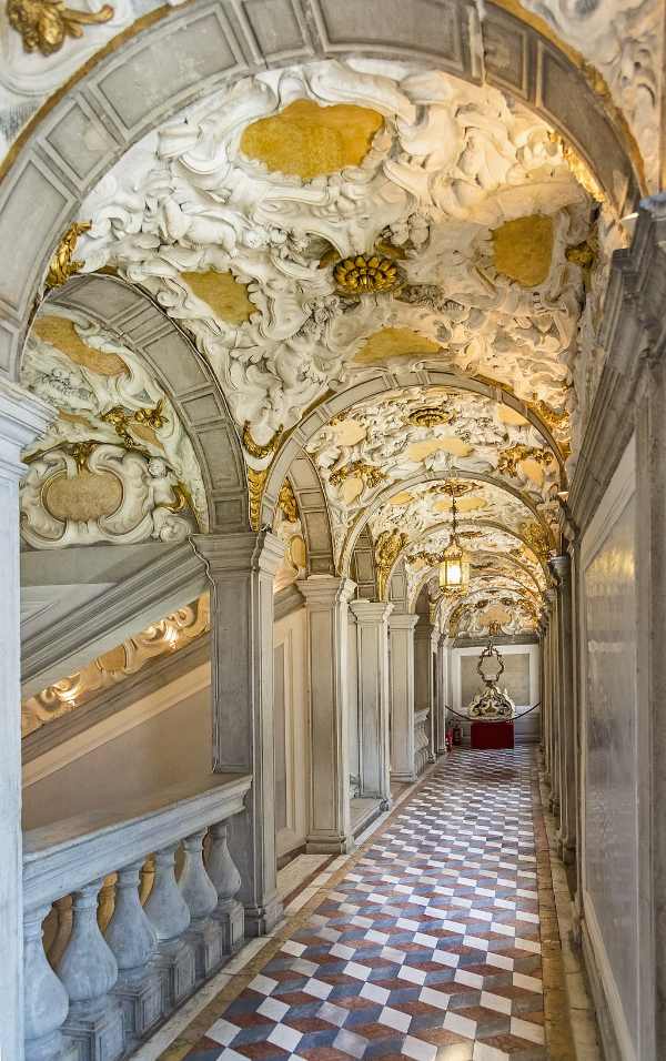 corridoio scuola carmini venezia