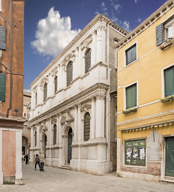 Facciata della Scuola Grande dei Carmini dal lato di Campo Santa Margherita