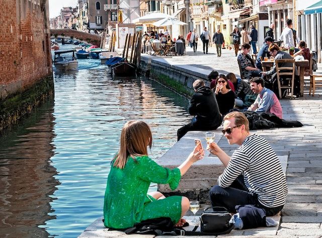 Cosa sono i bacari a Venezia? - https://unsplash.com/photos/E7-4VaJ8h6M