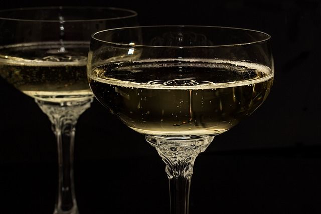 capodanno venezia: https://pixabay.com/it/photos/bicchieri-di-champagne-vino-frizzante-1940262/