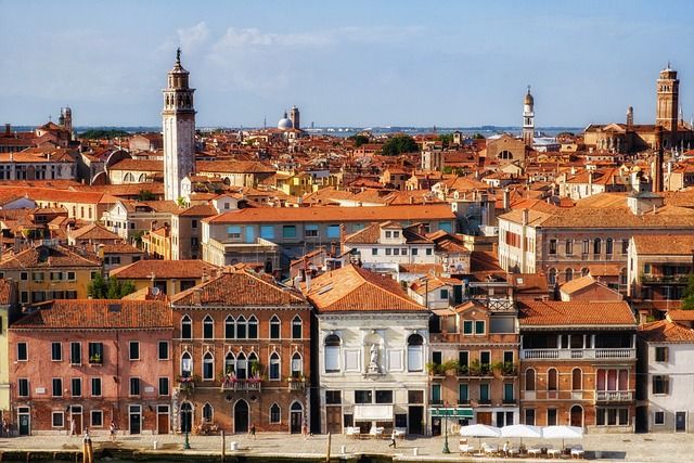 dove andare a gennaio - https://pixabay.com/it/photos/venezia-citt%c3%a0-casa-costruzione-3493169/