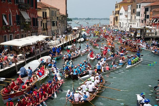 befana a venezia regata - pixabay