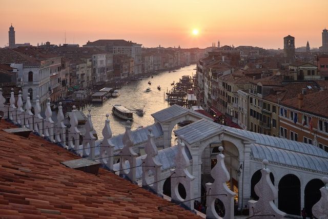 venezia natale - https://unsplash.com/photos/Wt2ZI8FDPyI