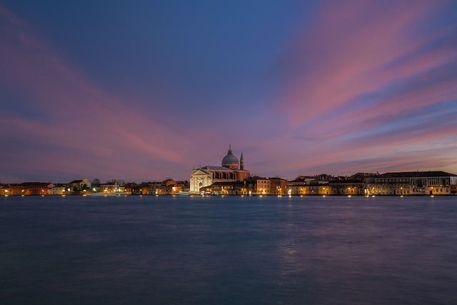 san valentino venezia - https://pixabay.com/it/photos/chiesa-tramonto-isola-crepuscolo-6519569/