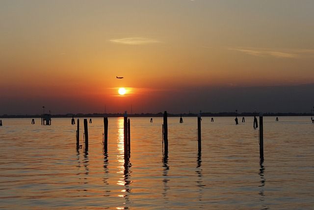 venezia marzo - https://pixabay.com/it/photos/laguna-di-venezia-isola-di-burano-1087864/