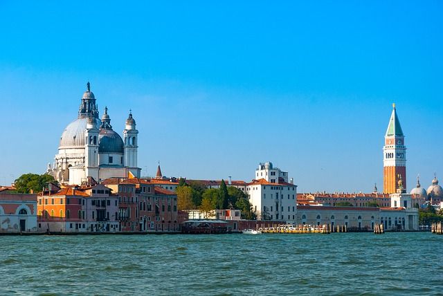 festa del patrono di venezia - https://pixabay.com/it/photos/venezia-il-sole-vacanza-nuvole-1896208/