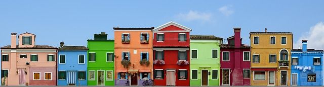 isole laguna https://pixabay.com/it/illustrations/burano-italia-venezia-multicolore-2522251/