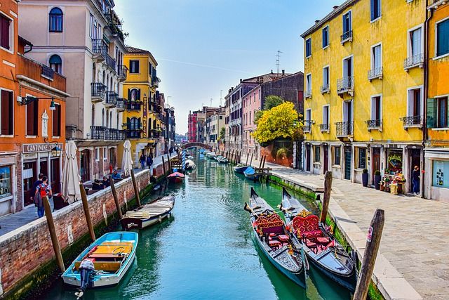 pasqua a venezia - pixabay https://pixabay.com/it/photos/multicolore-canale-italia-venezia-4896085/