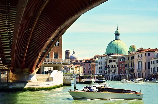 venezia ad aprile cosa fare - https://pixabay.com/it/photos/bellissimo-venezia-canali-barche-1518984/