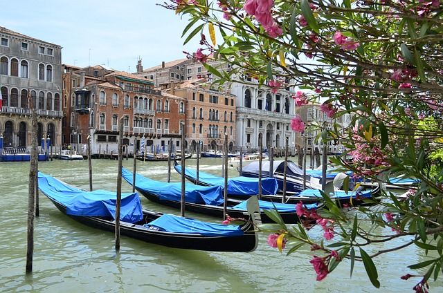 venezia ad aprile temperature clima - https://pixabay.com/it/photos/italia-venezia-gondola-acqua-5266140/