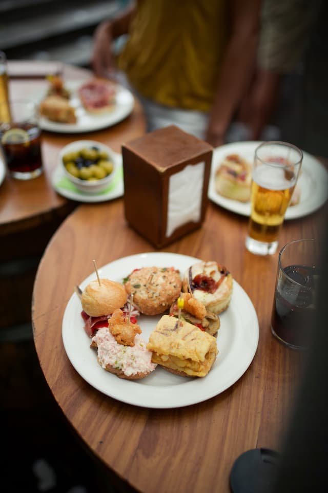 cicchetti veneziani cosa sono - https://unsplash.com/photos/IiMdHQa1HXI