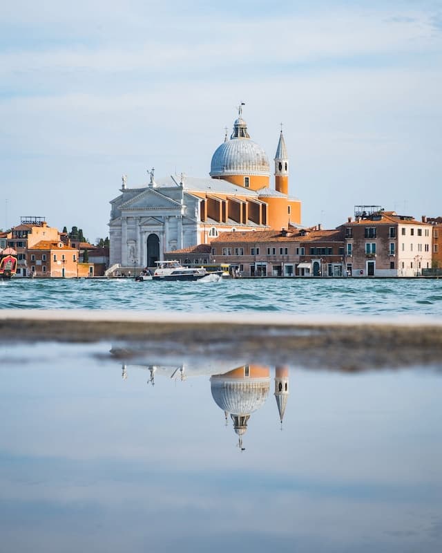 chiesa del redentore alla giudecca https://unsplash.com/it/foto/TcKCK-pPRz4