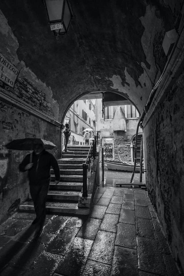 cosa fare a venezia con la pioggia https://unsplash.com/it/foto/0l7EuAvsJrw